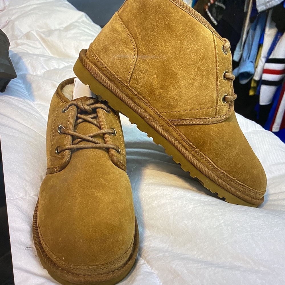 UGG Woman’s  M Neumel tan size 9 boots